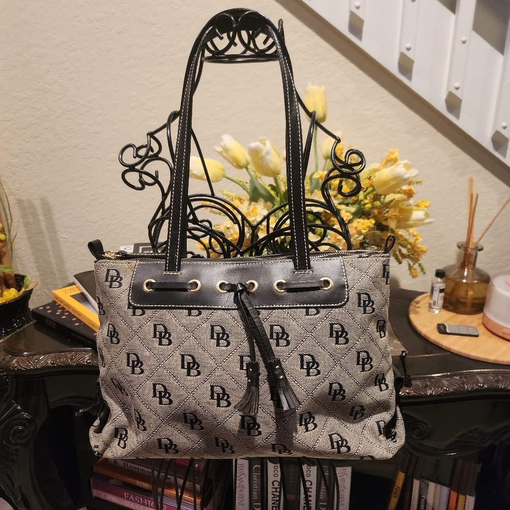 Dooney & Bourke shoulder bag
